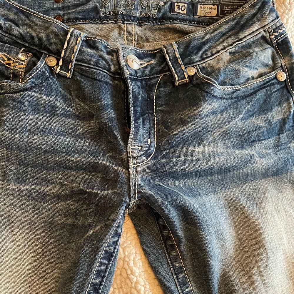 Like new Miss Me jeans from the buckle!